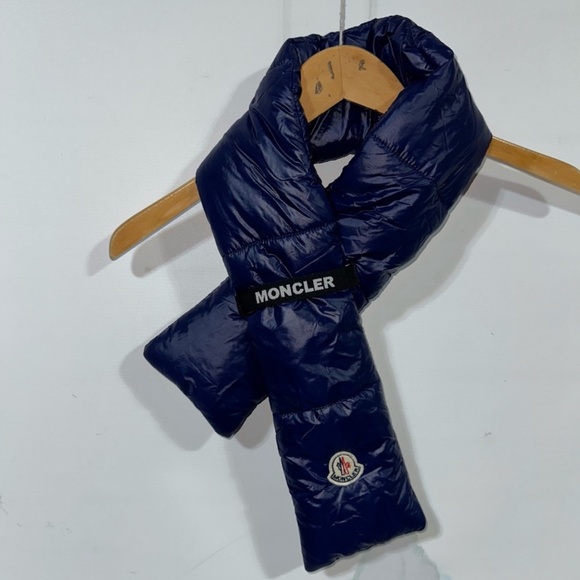 Moncler Scarf - Picture 1 of 3